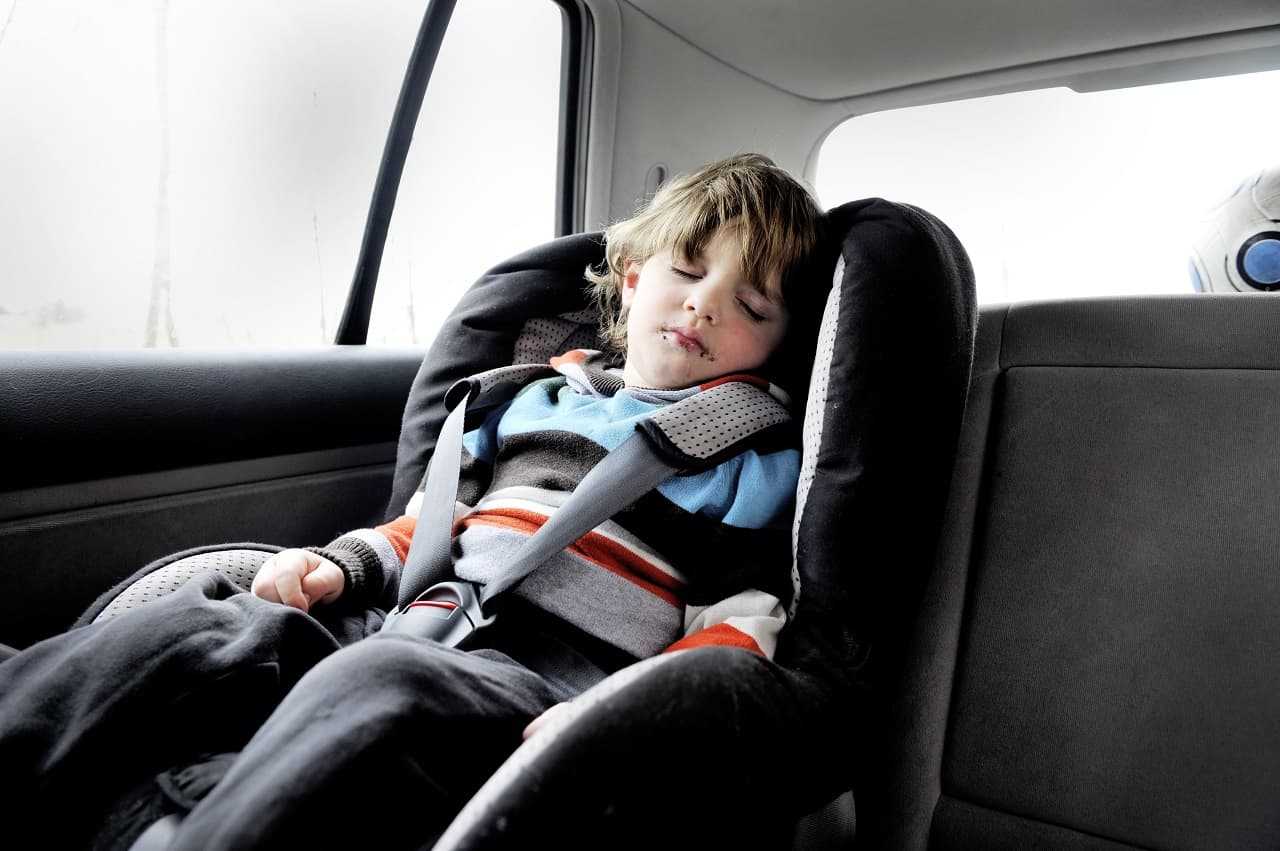Przewożenie dzieci w samochodzie.