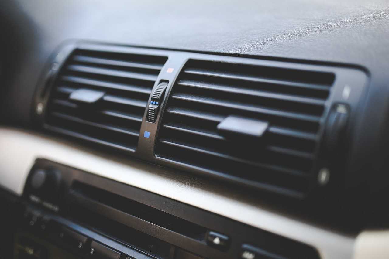 Jak tanio naprawić klimatyzację samochodową? 